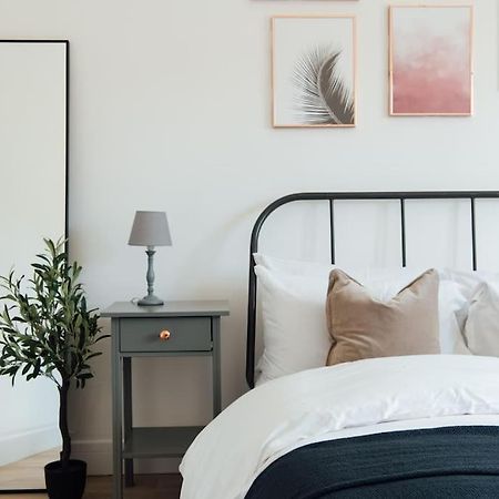 Stylish 2 Bedroom Flat In Ilford, London Eksteriør billede