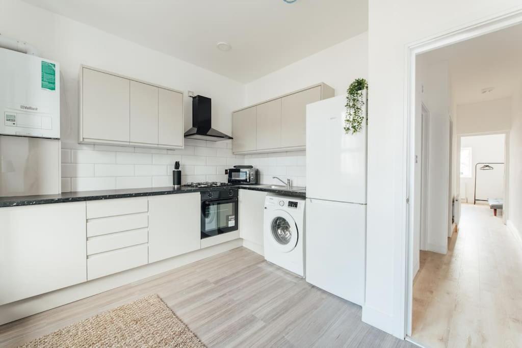 Stylish 2 Bedroom Flat In Ilford, London Eksteriør billede
